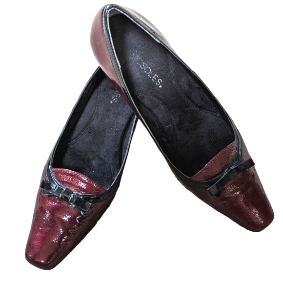 Aerosoles, Musical Cheers, burgundy rippled patent heels. Size 7.5 - Picture 1 of 11